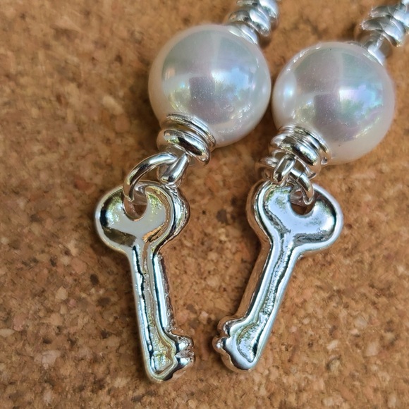 YA VES • Uno de50 Earrings - Picture 11 of 13